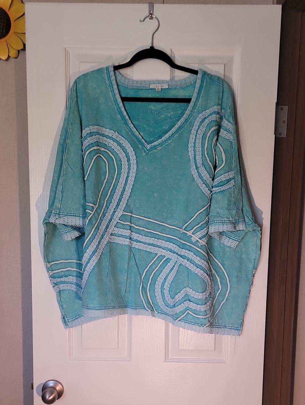 Oli & Hali Aqua Detailed Heart With Lace V-Neck Women’s Top